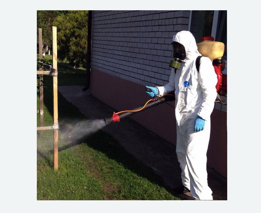 травля клещей на участке в Донецке